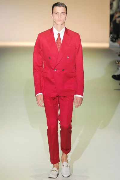 Look 18